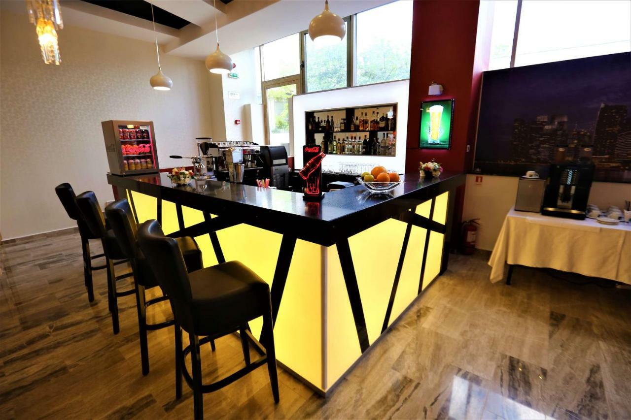 Best Western Plus Briston Otopeni Ngoại thất bức ảnh